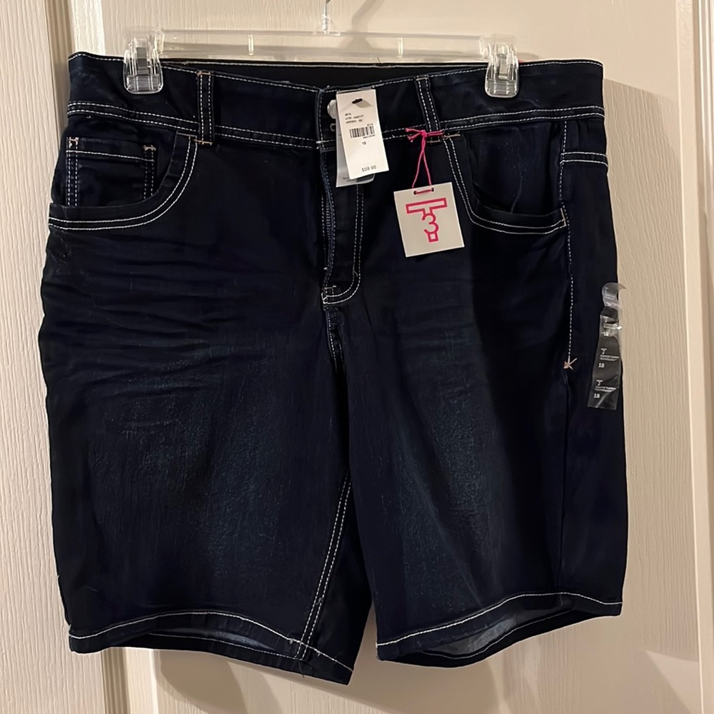 NWT!! Size 18 Lane Bryant Tighter Tummy Technology high rise Bermuda shorts